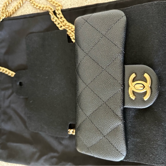 ❤️ CHANEL NEW ❤️ CHANEL Caviar Quilted
Mini Sweetheart Rectangular Flap Black - Picture 5 of 10
